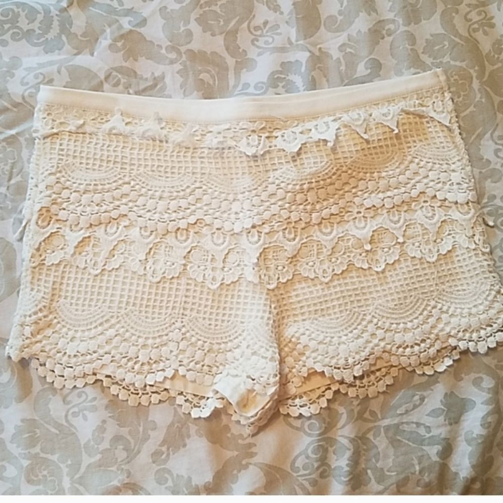 Mimi Chica Crochet Shorts Ivory